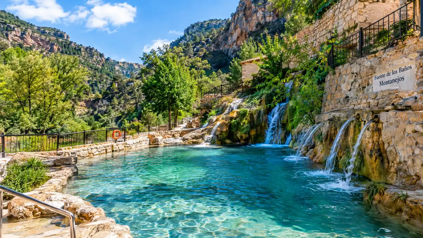 Fuente de los Baños Montanejos: Entradas, Precios y Guía de Visita